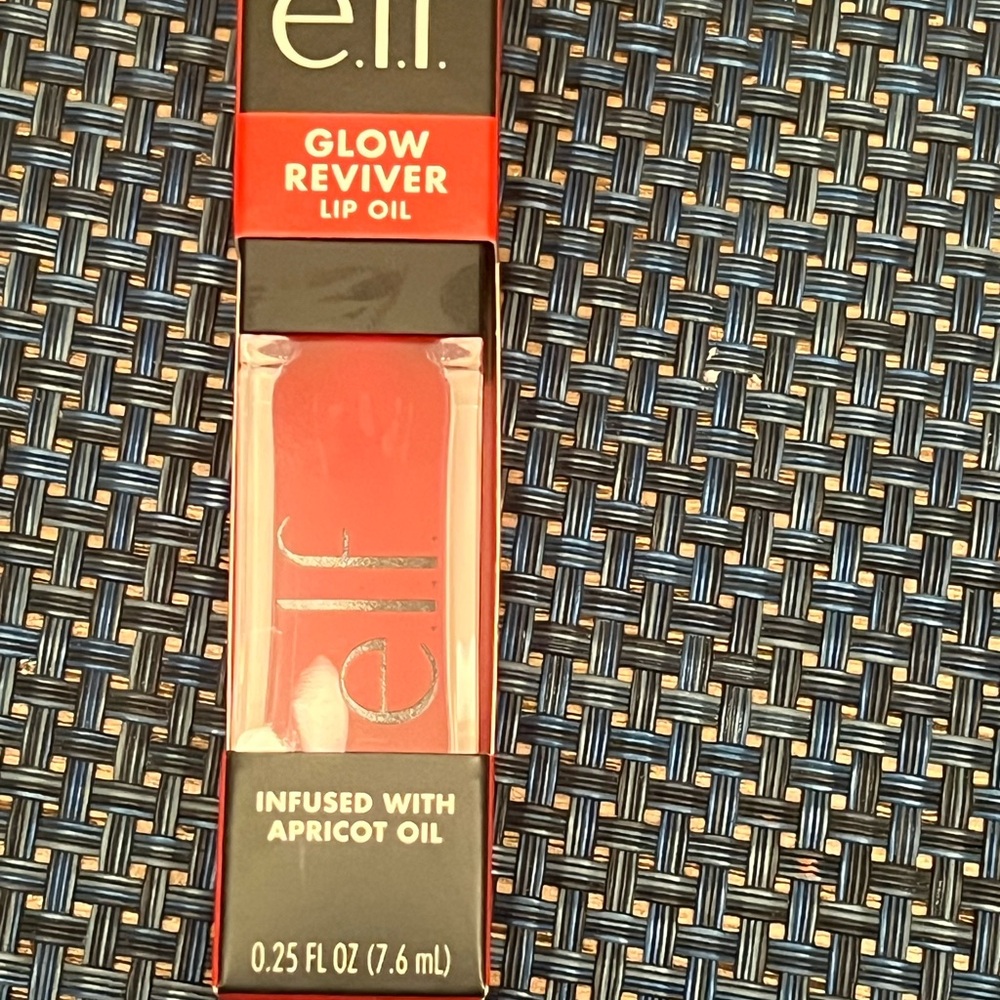 Elle Glow Reviver Lip Oil - Vibrant Red